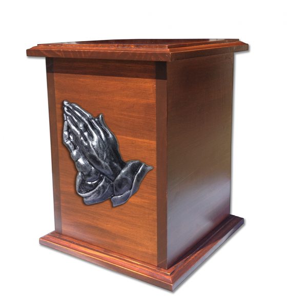 UrnaCenisaroAtVerticalPlatAnManosHQ