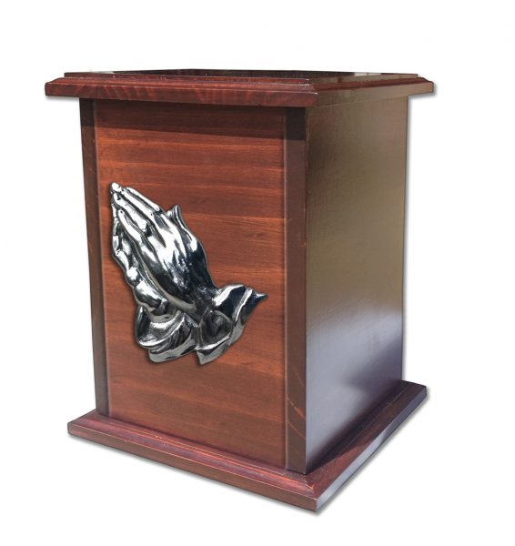 UrnaNogalVerticalAluManosHQ (1)